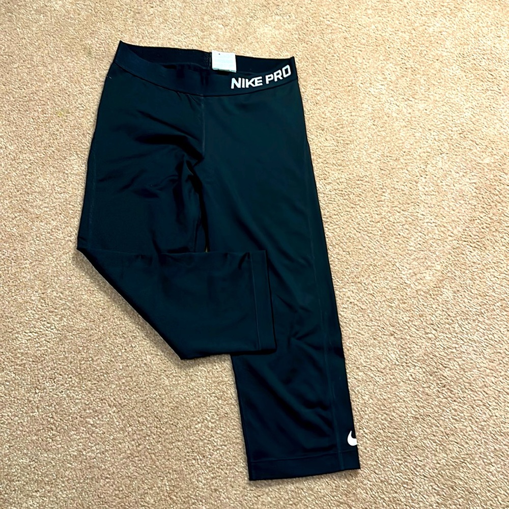 Women’s Nike Pro Cropped Leggings - Medium